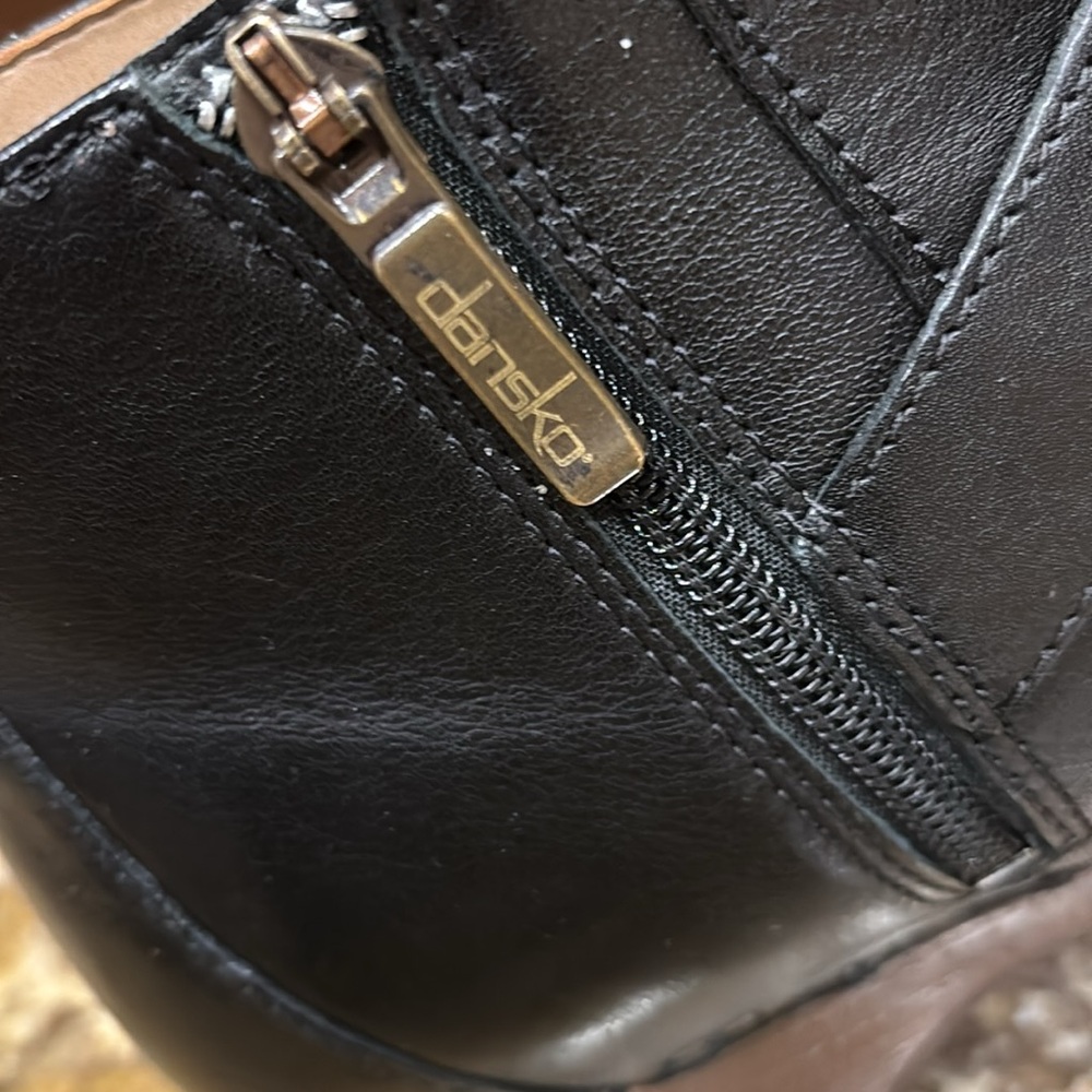 Dansko Brennan heeled side buckled. NWT size 40 - Picture 6 of 8